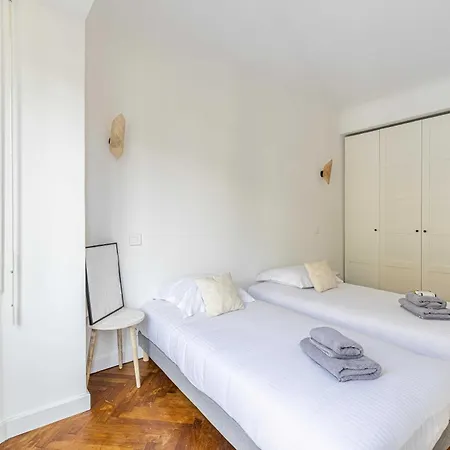 Elegance And Refinement, Proximity To La Croisette